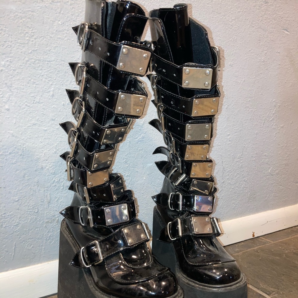 Demonia Swing 815 - image 1